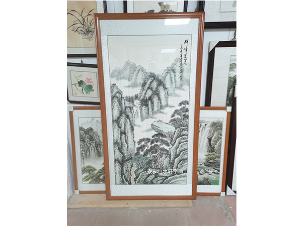 “群峄碧翠”山水画竖幅尺寸：88  168cm